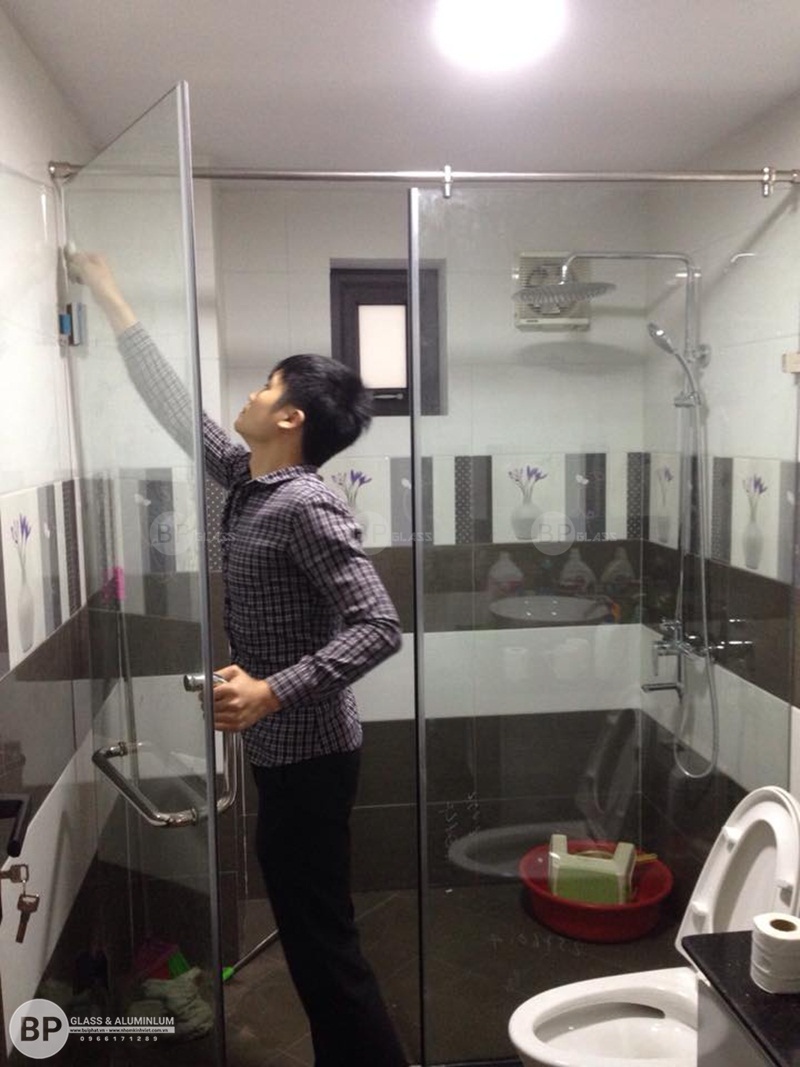 Vách tắm kính thẳng nhà Chị Ly Bắc Ninh